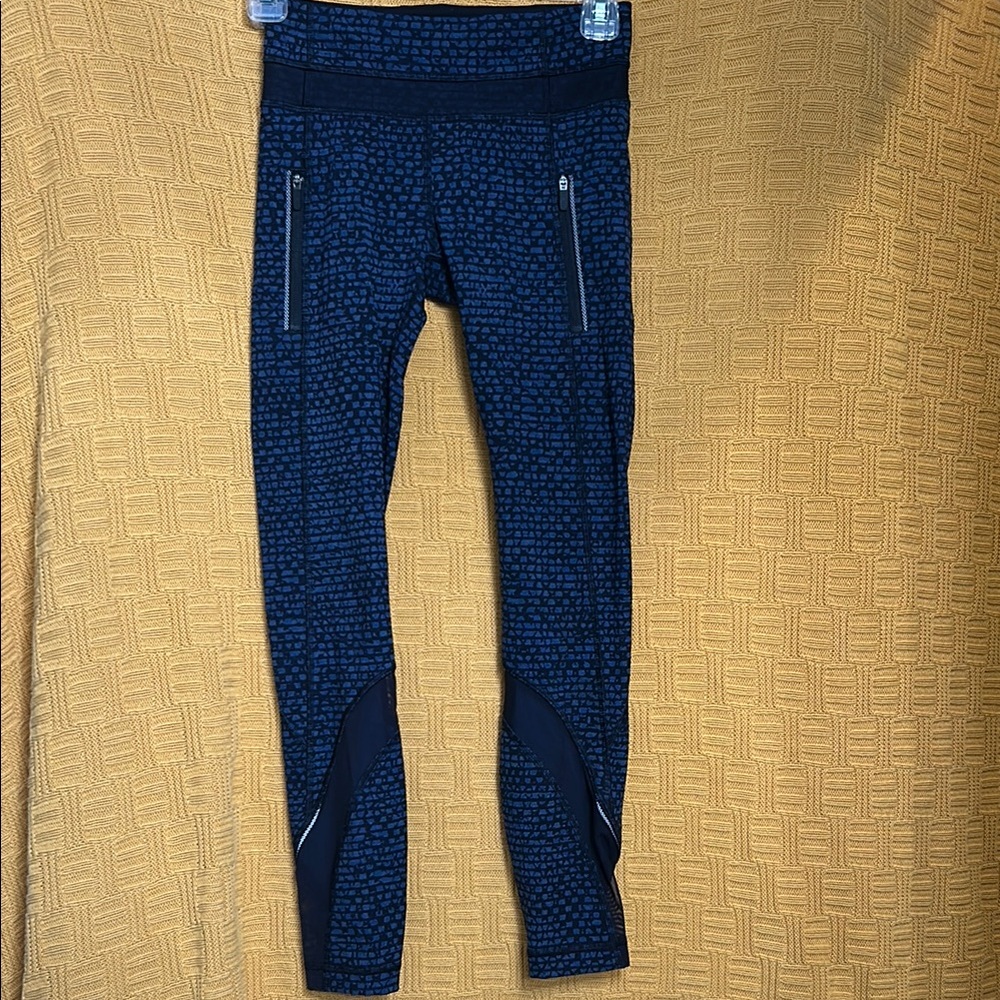 Blue Patterned Lululemon Leggings with Zipper Pockets